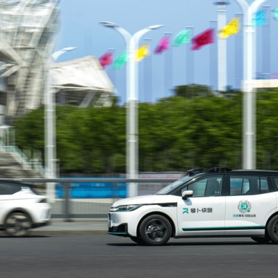 Video: Αυτόνομο αυτοκίνητο παρέσυρε 2 ανθρώπους - Βρίσκονται στη ΜΕΘ