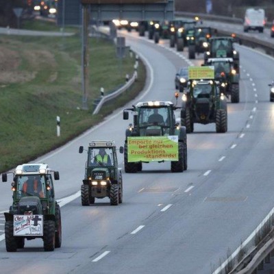 Επιτρέπονται τα τρακτέρ στην εθνική οδό; Τι λέει ο ΚΟΚ