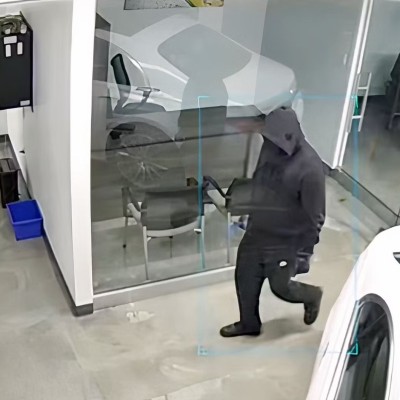 Έκλεψαν Ferrari, Porsche και BMW – Σε μόλις 8 λεπτά