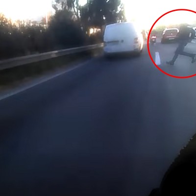 Δείτε τι έγινε στον Κηφισό – Πεζός πετάχτηκε στη μέση της ασφάλτου [video]