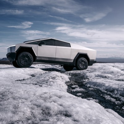 Κατέρρευσε η τιμή του Tesla Cybertruck -  Σχεδόν 50% κάτω!