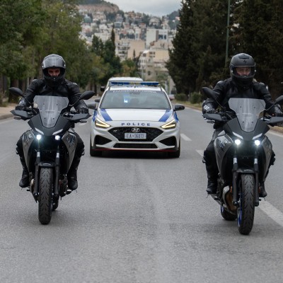 Τέλος το παρκάρισμα σε 10 δρόμους της Αττικής – Η Αστυνομία βγάζει την ομάδα «ΚΟΜΒΟΣ»