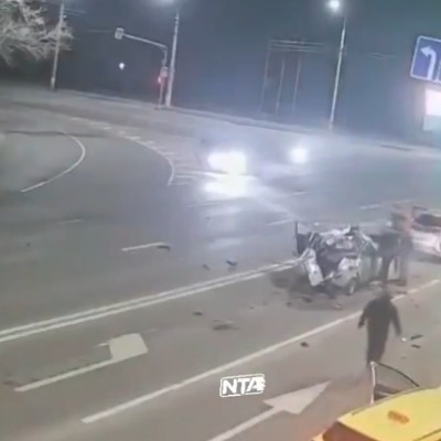 Μοτοσικλετιστής τρακάρει με 210 km/h σε όχημα στο φανάρι (προσοχή, σκληρές εικόνες)