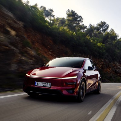 Tesla – Έφτιαξε αερόσακους που ανοίγουν πριν καν γίνει τρακάρισμα