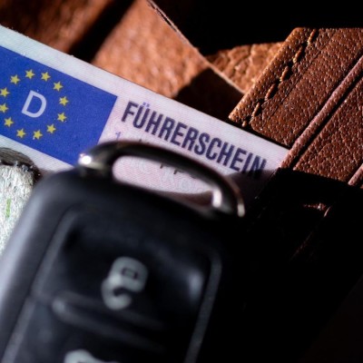 Μέγα σκάνδαλο στη Γερμανία – Υποψήφιοι οδηγοί έδιναν 2.000 ευρώ για να πάρουν δίπλωμα