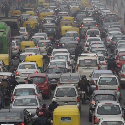 Η χώρα με τον μεγαλύτερο πληθυσμό κατάργησε σε ένα βράδυ τη βενζίνη – Από εδώ και πέρα, μόνο ρεύμα