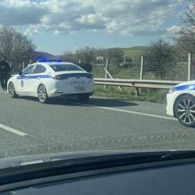 Ελλάδα: Έπιασαν στην εθνική οδό «μαϊμού» εφοριακό – Είχε 37.000 ευρώ σε μετρητά στο αυτοκίνητο