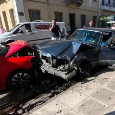 Ναύπακτος: Πόσο χρονών ήταν ο οδηγός που προκάλεσε το τρομερό τροχαίο – Τι έκανε η Αστυνομία (δύο βίντεο)