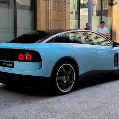 Η πρώτη Ferrari Luce κυκλοφόρησε στους δρόμους – Στη Χρυσή Πόλη