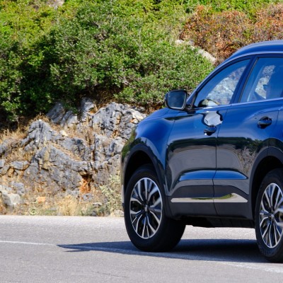 Το νέο υβριδικό C-SUV με τους 224 ίππους – Καίει 5,7 lt και έχει τιμή 25.990 ευρώ