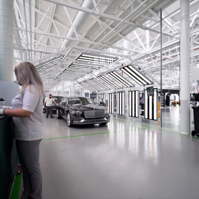 Η κυρία που υποκλίνονται στη Bentley – Κάθε απαίτησή της γίνεται πράξη