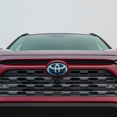 Το SUV της Toyota που κρατάει για χρόνια την τιμή του – Υβριδικό και best seller