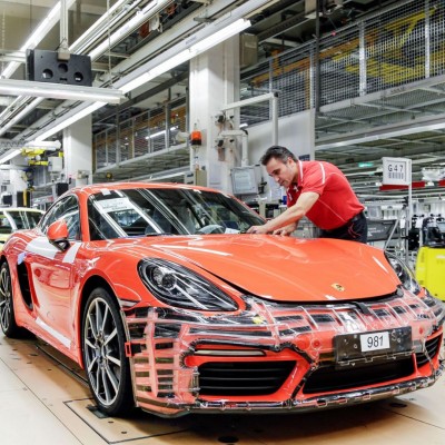 Πόσα χρήματα δίνει η Porsche στους εργαζομένους – Το 40% παίρνει πάνω από 100.000 ευρώ