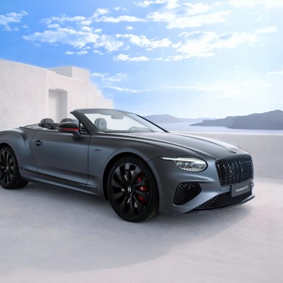 Στην Ελλάδα οι δύο πιο σπάνιες Bentley – Έχουν εμπνευστεί από την Καλντέρα της Σαντορίνης