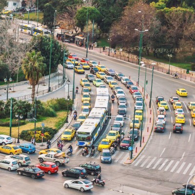 Έρευνα: Πόσες ώρες περνάει ο Έλληνας κάθε χρόνο στο αυτοκίνητο – Ποια χώρα έχει τα πρωτεία παγκοσμίως;