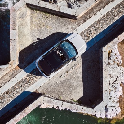 Όφελος έως 2.500 ευρώ και 8ετή εργοστασιακή εγγύηση για το υβριδικό Jeep