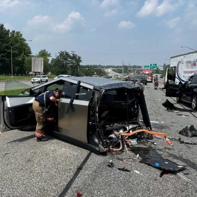 Tesla Cybertruck κόπηκε στα δύο στον αυτοκινητόδρομο – Δείτε εικόνες και video