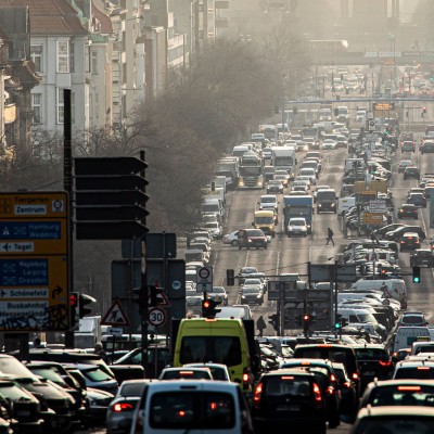 Εκτοξεύτηκαν οι πωλήσεις αυτοκινήτων στην Ευρώπη – Και το χρωστάνε στα ηλεκτρικά