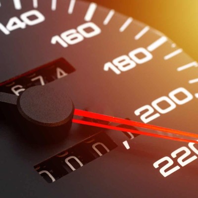 Έρχεται απαγόρευση στην ταχύτητα – Όπως το κάπνισμα στα αεροπλάνα