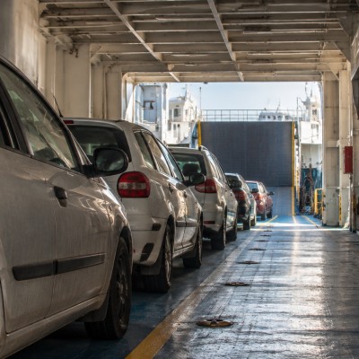 Τρακάρισμα στο πλοίο - Τι ισχύει με την ασφάλεια αυτοκινήτου