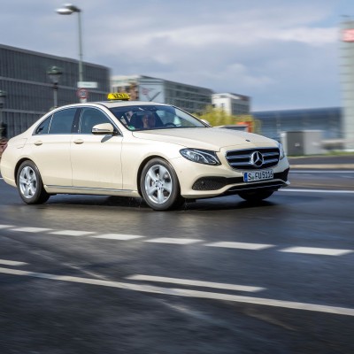 Η Mercedes-Benz επιστρέφει στην κατηγορία που ήταν κυρίαρχη και βάζει φρένο στην BYD
