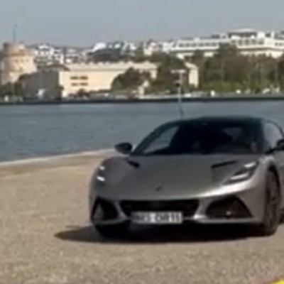 Θεσσαλονίκη: Ποιο ήταν το supercar που προκάλεσε χαμό στο πλακόστρωτο της Νέας Παραλίας (video)
