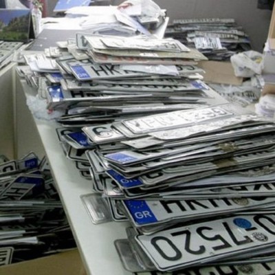 Ελλάδα: Γιατί δεν υπάρχουν πινακίδες κυκλοφορίας – Πώς το υπουργείο θα λύσει το πρόβλημα