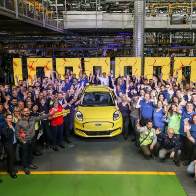 Η πιο τυχερή πελάτης της Ford – Πήγε στο εργοστάσιο για να δει πως φτιάχνουν το αυτοκίνητό της