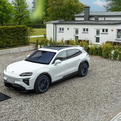 Η ασύρματη φόρτιση για τη Porsche Cayenne Electric είναι γεγονός - Πόσο κοστίζει το σύστημα