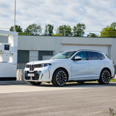 Ακόμα πιο κοντά στην παραγωγή η BMW iX5 με τον κινητήρα υδρογόνου!