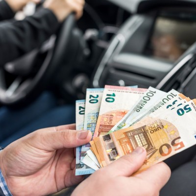 Κάθε μήνα χάνεις το 10% του μισθού σου – Και αυτός είναι ο λόγος