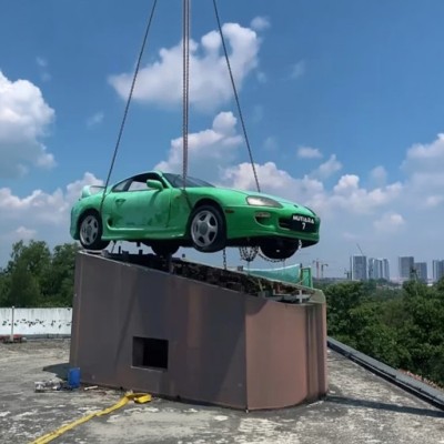 Μετά από 20 χρόνια κατέβασαν Toyota Supra από την οροφή - Τι λέτε ότι είχε πάθει