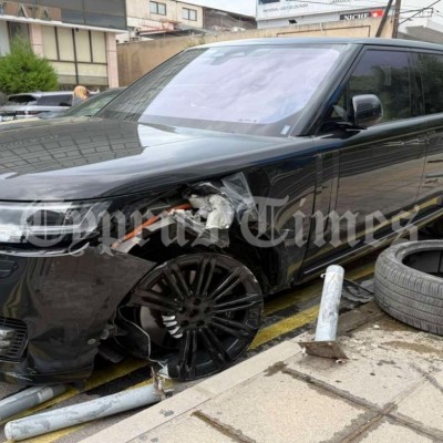 Κύπρος: Οδηγός πολυτελούς SUV τράκαρε και πήγε να φύγει με τρεις ρόδες (video)