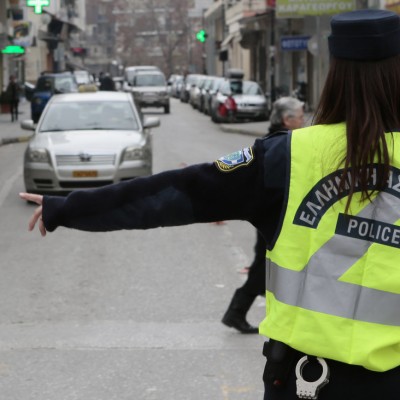 Σε ένα χρόνο 175.987 οδηγοί έκαναν αυτήν την παράβαση - Έχει πρόστιμο έως 1.000 ευρώ και αφαίρεση διπλώματος για 180 μέρες