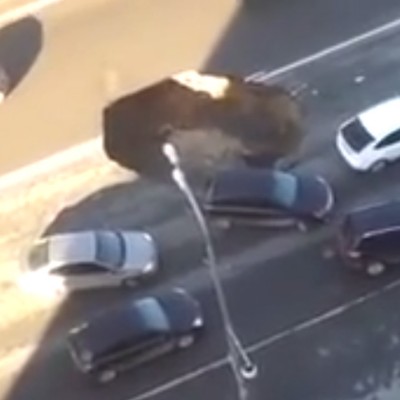 VIDEO: Θα ανοίξει η γης να σε καταπιεί…