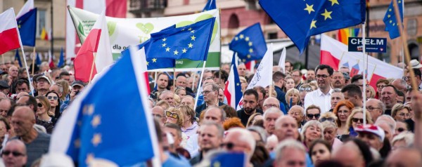 Επίσημο: Μείωση φόρων σε ό,τι είναι ηλεκτρικό – Και στα αυτοκίνητα
