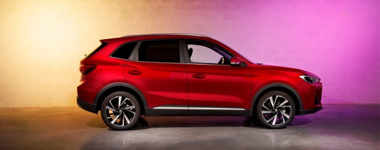 MG ZS MAX: To ολοκληρωμένο C-SUV που αγοράζεις σε τιμή supermini! 