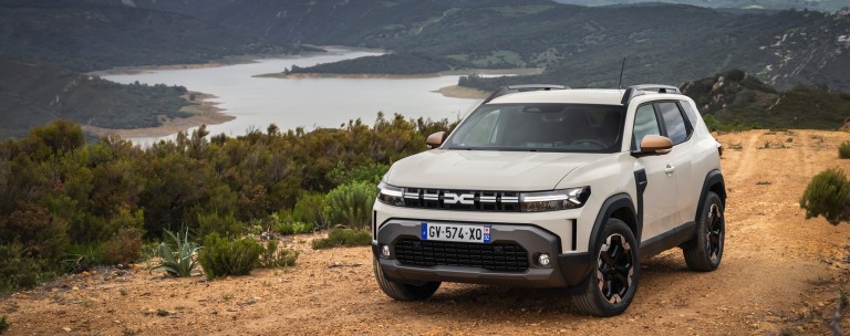 Ήρθε Ελλάδα το υβριδικό Dacia Duster Tribrid 4X4 με 1.500 km αυτονομία - Τιμή