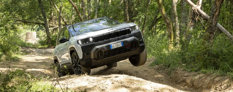 Αποστολή στη Γερμανία: Οδηγούμε το νέο Jeep Compass 4xe! [video]