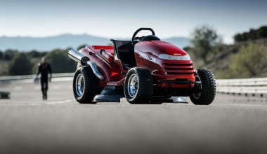 Honda's Mean Mower Guinness Record- officially the world's fastest lawnmower