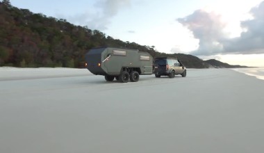 Bruder EXP-6 Caravan