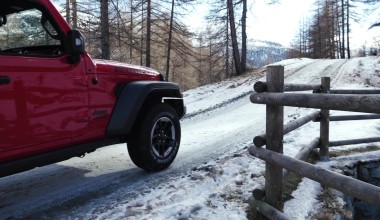 Παιχνίδια στο χιόνι με τα μοντέλα της Jeep