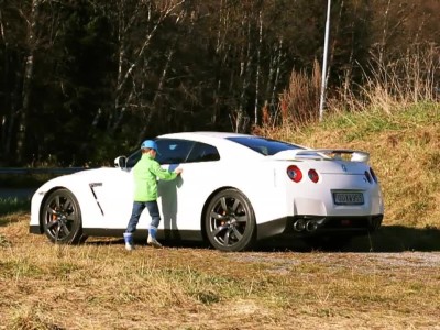 5 year old drives Nissan GT-R