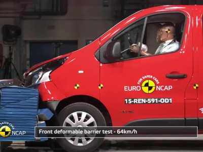 Renault Trafic/Opel Vivaro crash test 1025