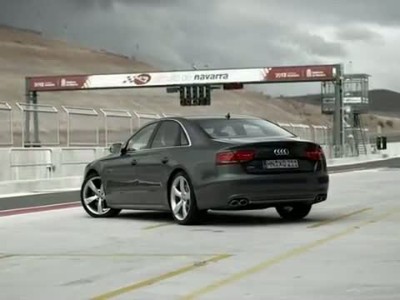 Audi S8 2012 - On race track